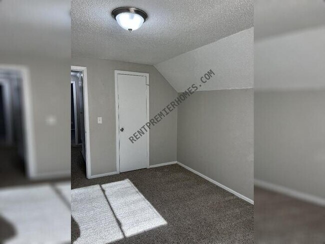 Building Photo - 981 NW 5th St