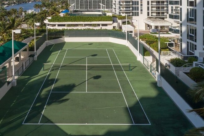 Tennis courts - 4775 Collins Ave