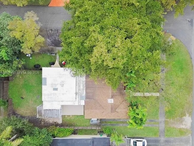 Building Photo - 410 Pinecrest Dr