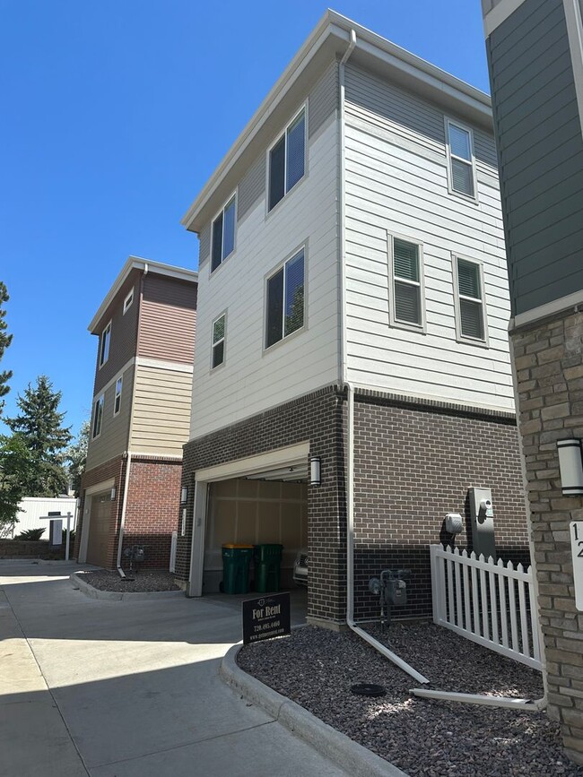 Building Photo - Newer Construction Home Ready NOW