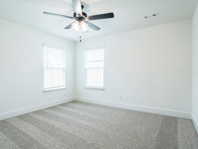 Building Photo - 1440 Emmerson St