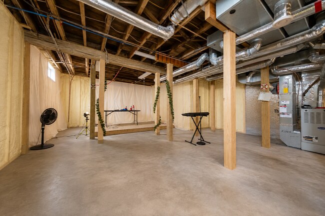 Building Photo - 1414 Xerxes Ave N