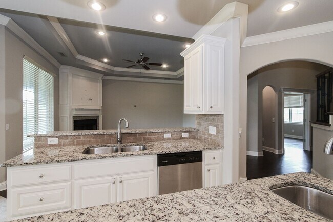 Building Photo - Gorgeous 3 bed/3 bath home in great Bentonville neighborhood