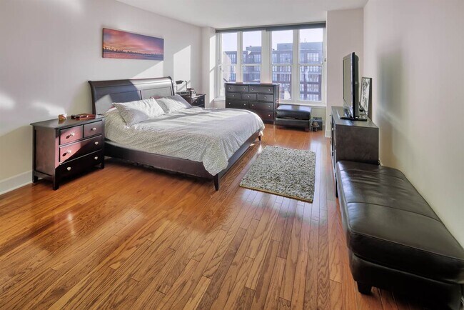 Building Photo - 1125 Maxwell Ln