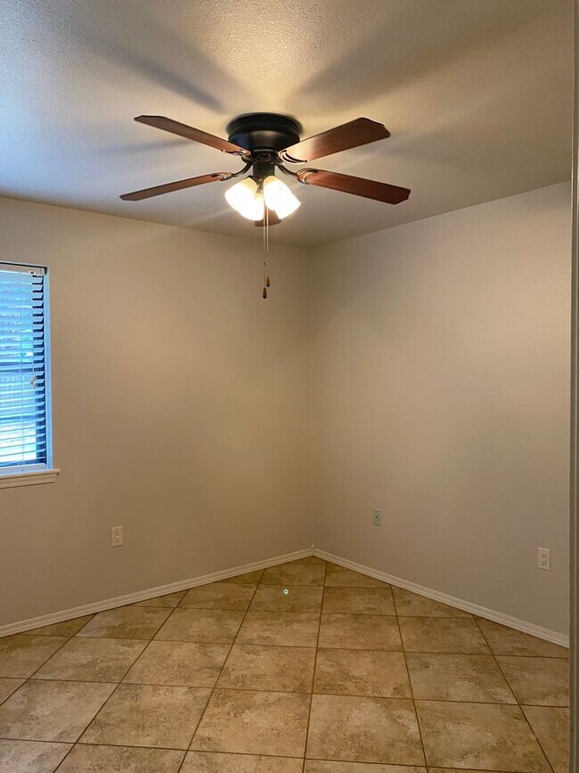 Building Photo - Come take a look at this nice 3 bedroom 1 ...