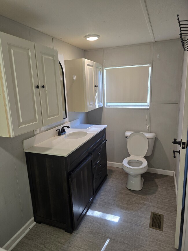 Building Photo - 8827 Deerwood Dr