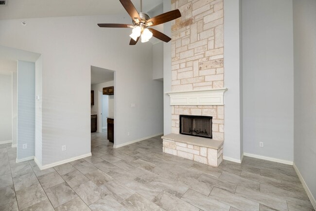 Building Photo - Creekside Townhomes