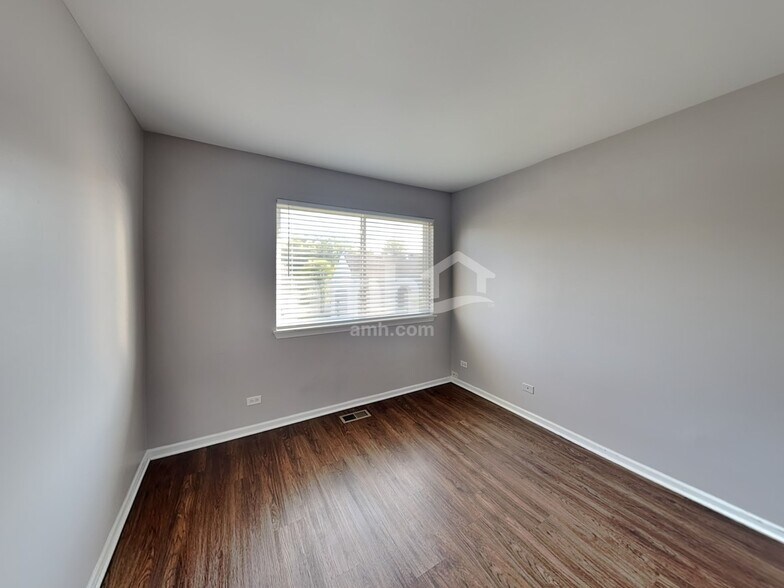 Building Photo - 300 Annandale Dr