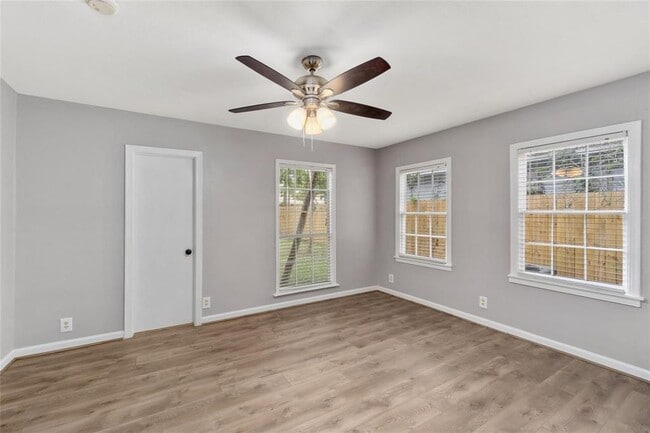 Building Photo - 1110 Woods Dr