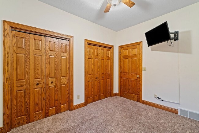 Building Photo - 652 Saddlebrook Dr