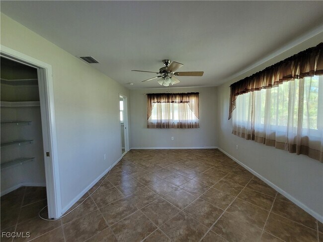 Building Photo - 3829 SE 10th Ave