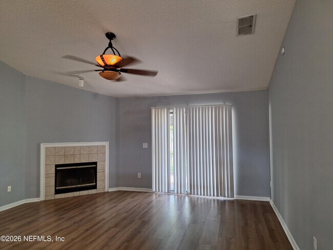 Building Photo - 513 White Jasmine Way