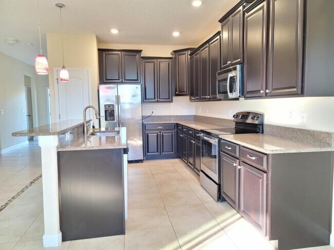 Building Photo - 15030 Evergreen Oak Loop