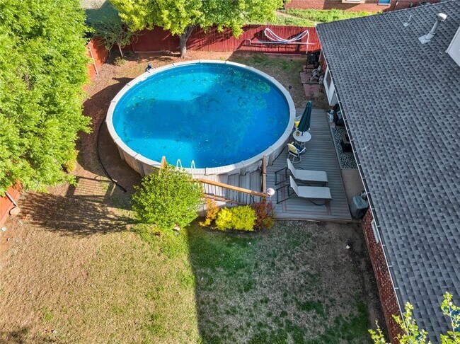 Building Photo - 17105 Gladstone Ln