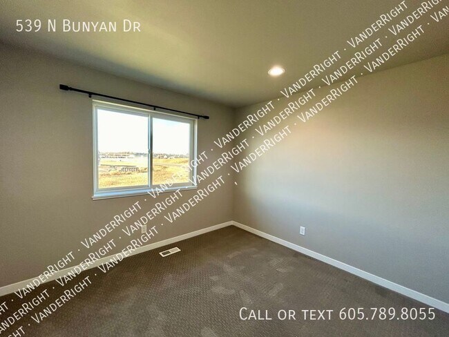 Building Photo - 539 BUNYAN Dr