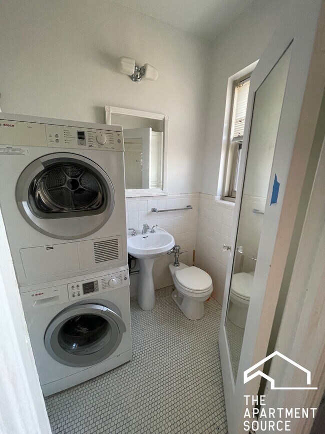 Building Photo - 5000 S Cornell Ave