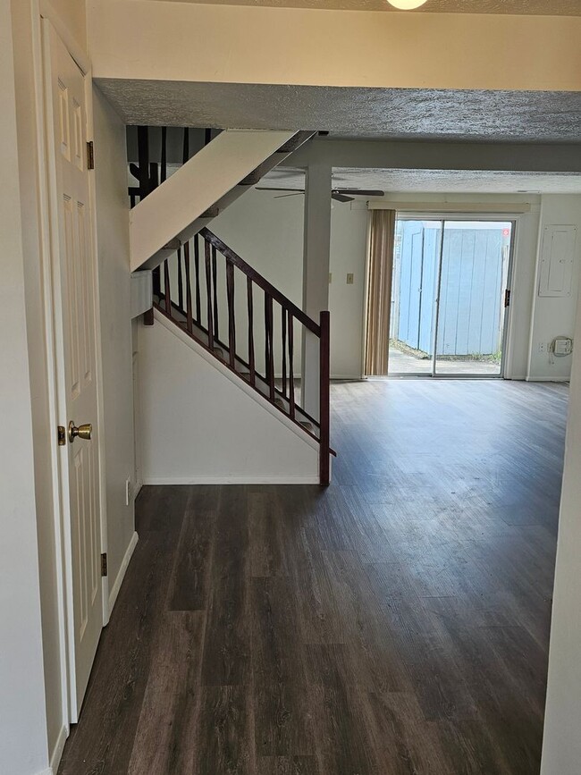 Building Photo - 1337 Vanasse Ct