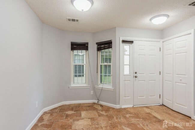 Building Photo - 705 Sunshine Ct