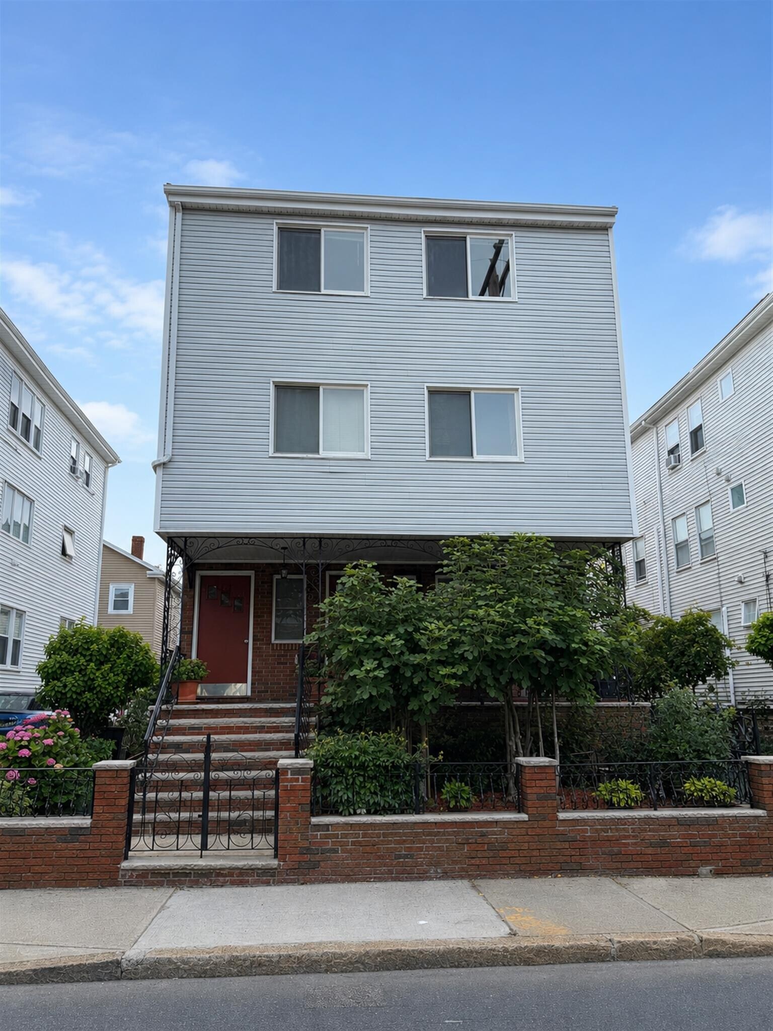 Building Photo - 230 Cedar St