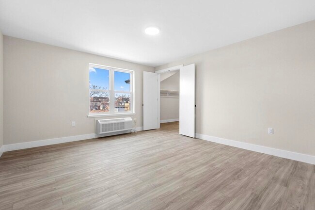 Building Photo - 212 70th St