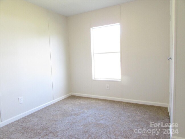 Building Photo - 248 Springway Ln