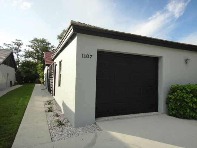 Building Photo - 1187 Periwinkle Pl