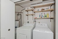 Building Photo - 9859 Independence Dr