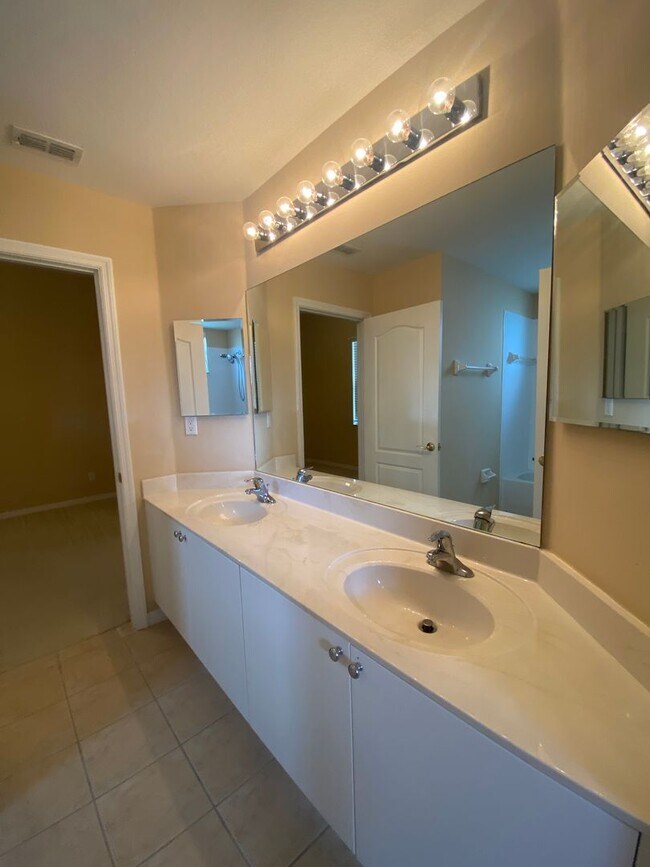 Building Photo - 2677 Blue Cypress Lake Ct