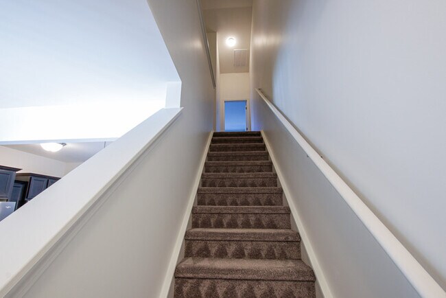 Building Photo - 2BD Townhome minutes from Downtown Pineville & I485 - Ready NOW