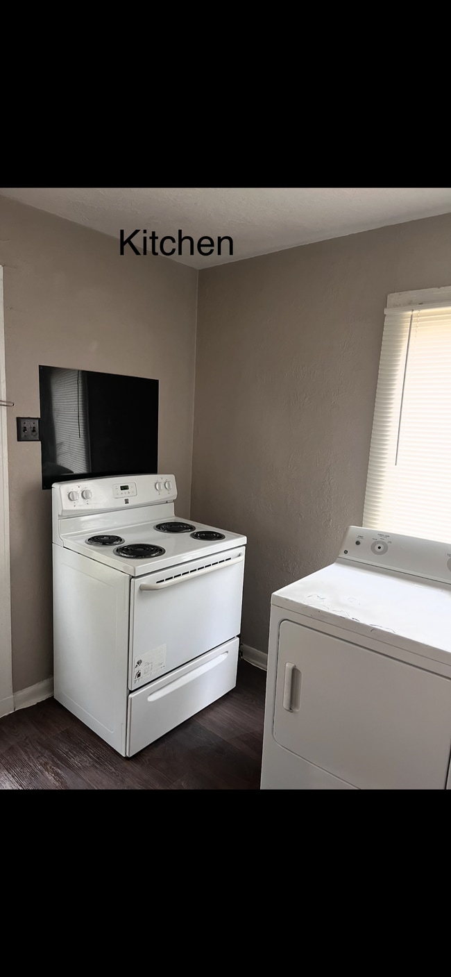 Building Photo - 2015 9th St