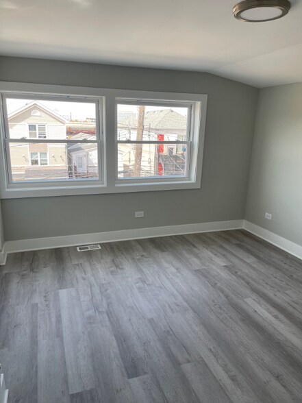 Building Photo - 2242 W 18th Pl