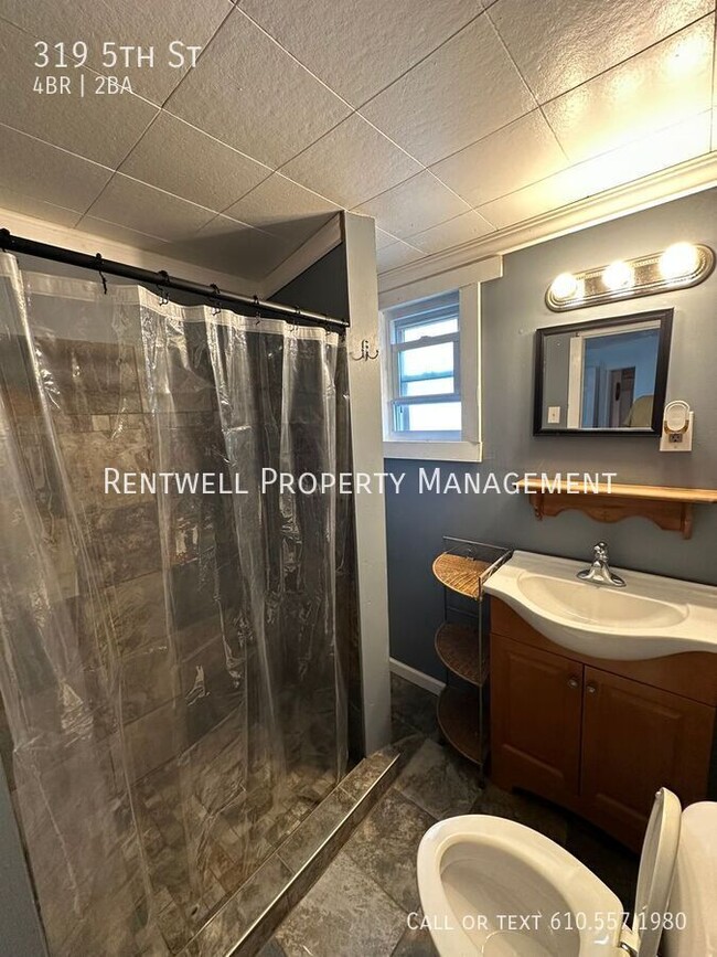 Building Photo - 319 5th St