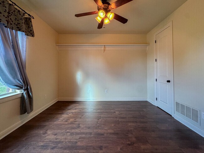 Building Photo - 1559 E Blackjack Rd E