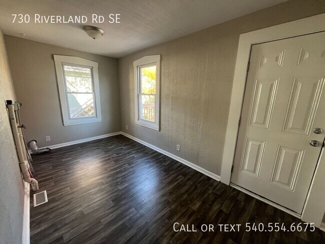 Building Photo - 730 Riverland Rd SE