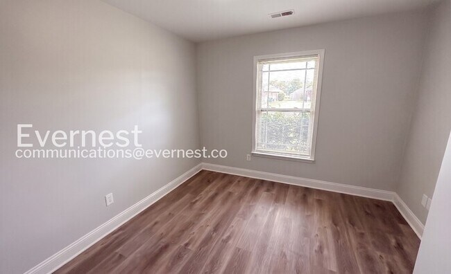 Building Photo - Charming Home with Fenced Yard and Attached Garage | Pet Friendly | Available Soon!