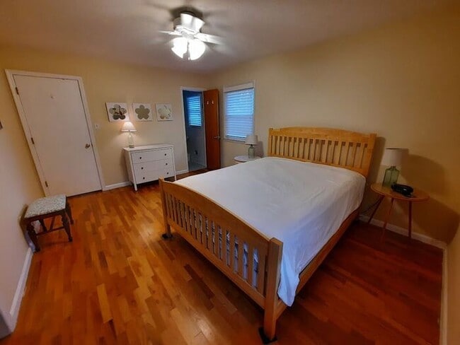 Building Photo - Near Mayfair, Wrightsville Beach, SHORT TERM LEASE TO SUMMER. FURNISHED