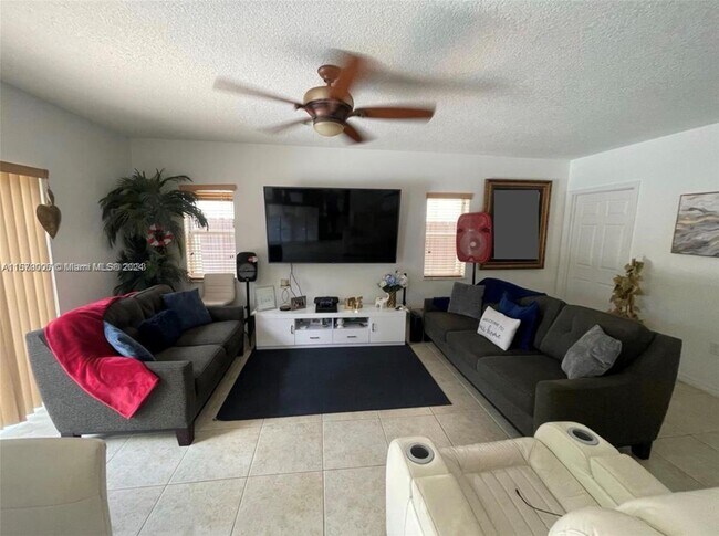 Building Photo - 1975 NE 36th Ave