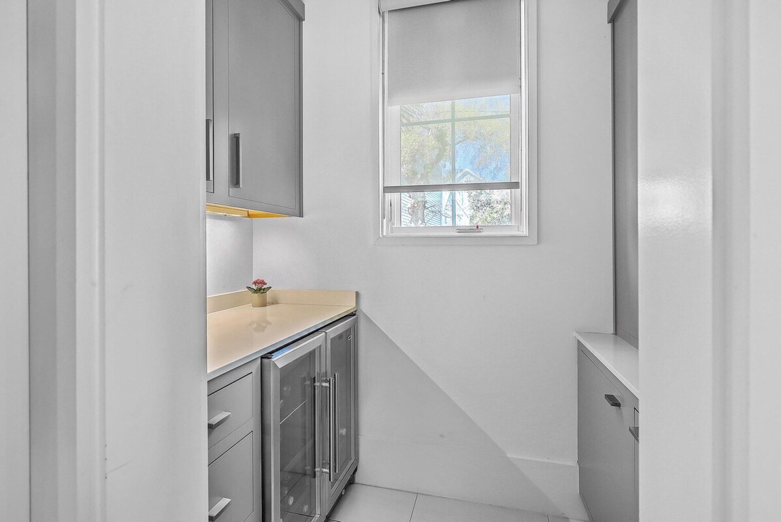 Building Photo - 310 Rivers St