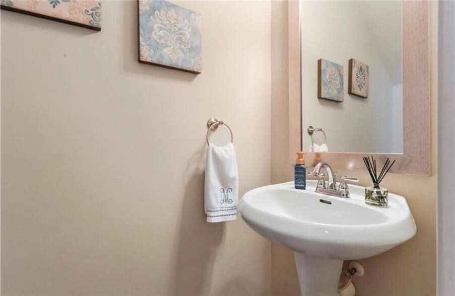 Building Photo - 3539 Peacock Rd