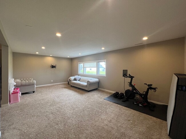 Building Photo - Beautiful 5-bed, 3.5-bath Single Family Home!