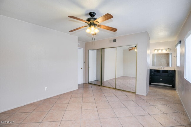 Building Photo - 10640 N 66th Ave