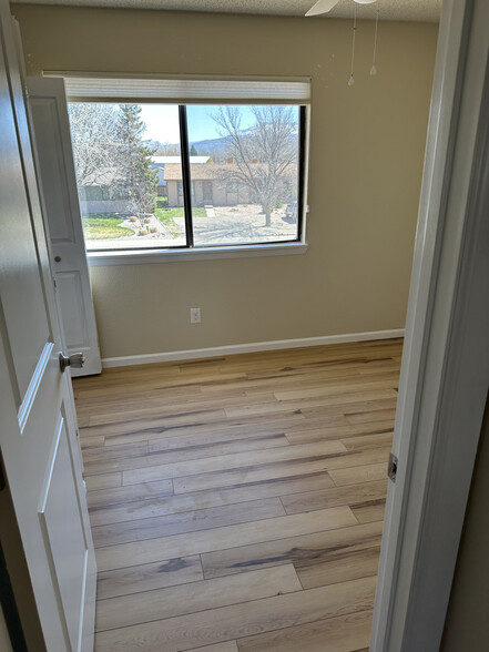 Building Photo - 631 Highline Dr