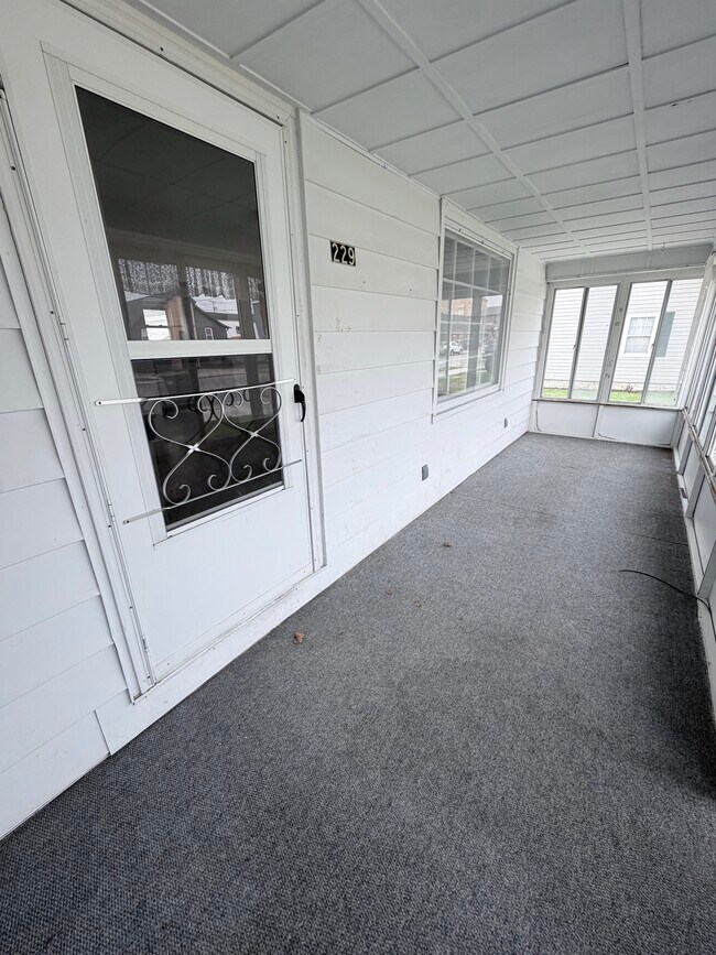 Building Photo - 229 E Madison St