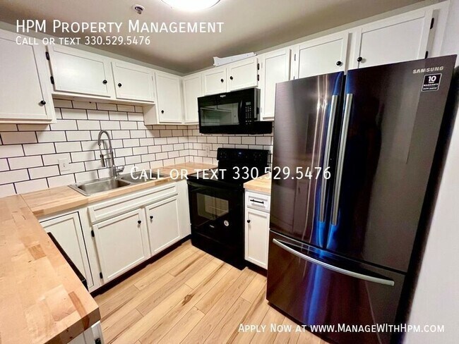 Building Photo - 1133 W 9th St