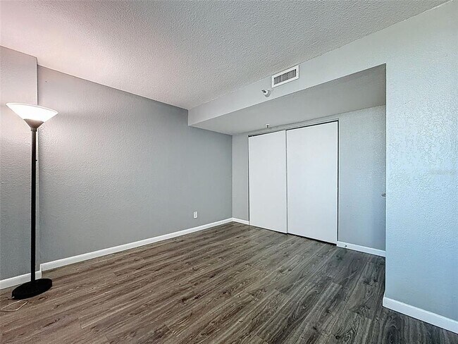 Building Photo - 201 W Laurel St