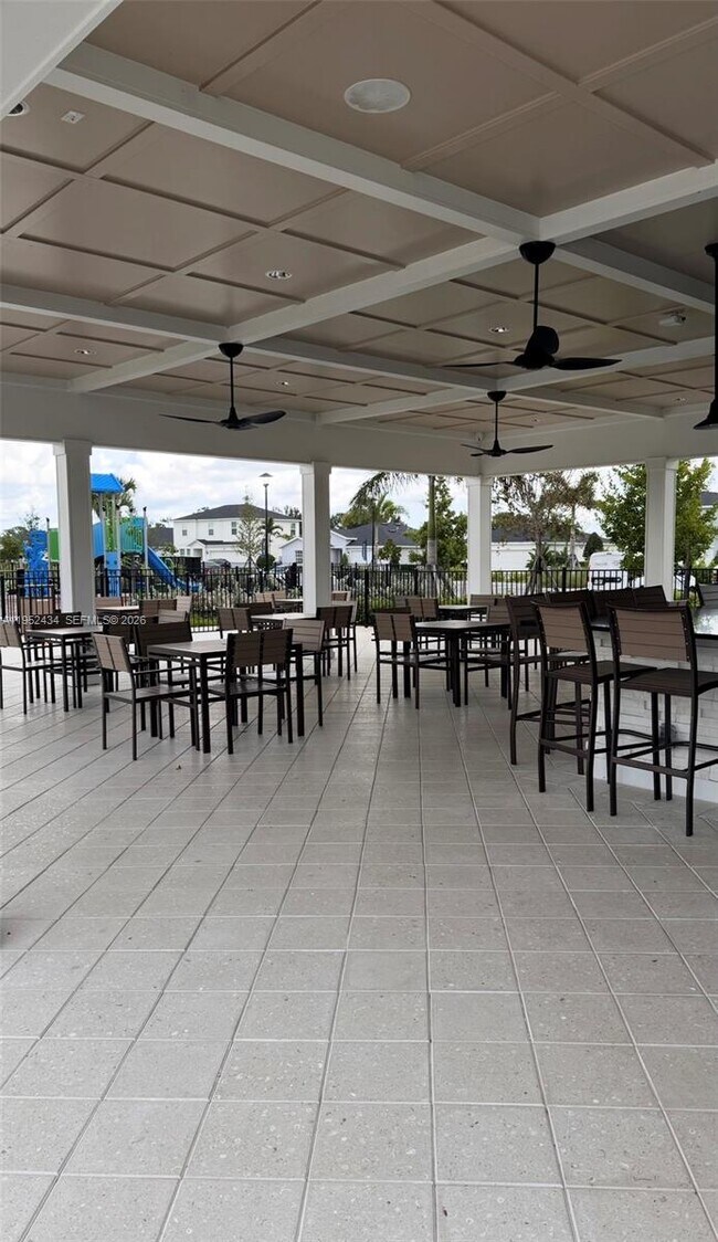 Building Photo - 6712 Cloverdale Ave