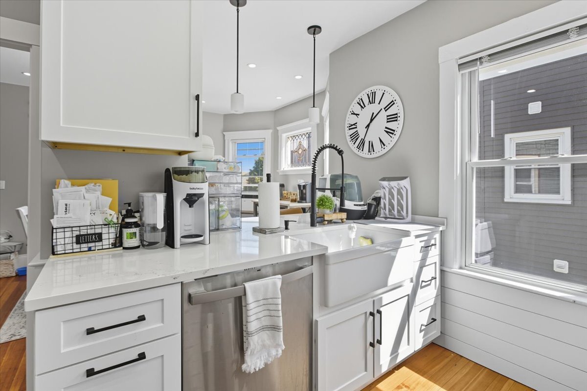 Building Photo - 663 Adams St