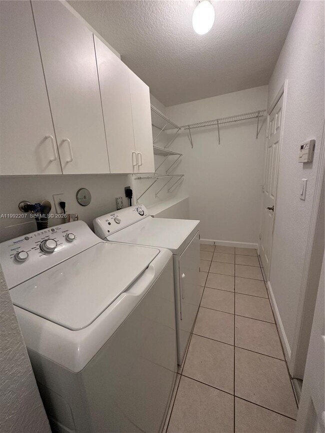 Building Photo - 11344 NW 72nd Ln