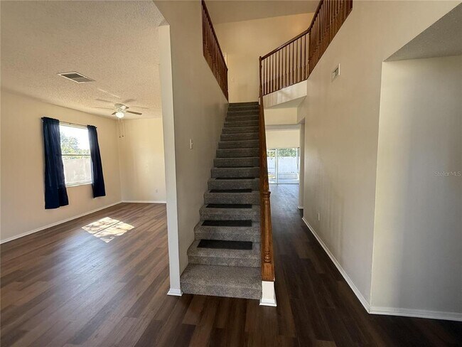 Building Photo - 12653 Longcrest Dr