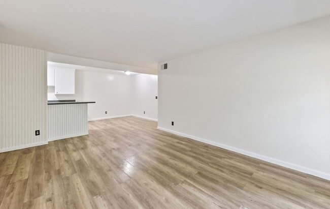 Building Photo - 2 Bedroom, 2 Bathroom South Coast Villas Second Floor Condo